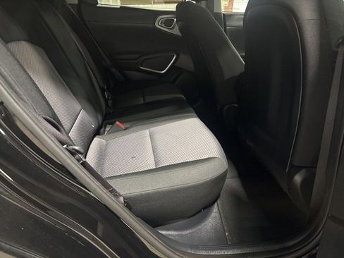 Used 2022 Kia Soul LX image 12