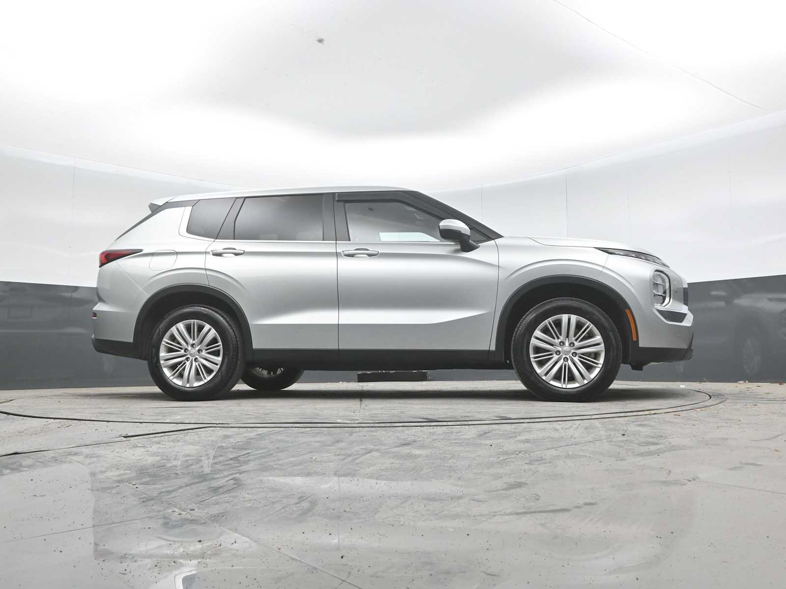 Used 2024 Mitsubishi Outlander ES AWD/4WD image 45