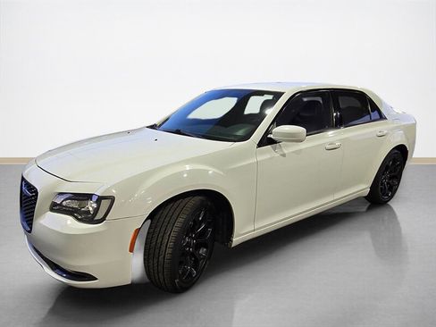 Used 2019 Chrysler 300 S image 8
