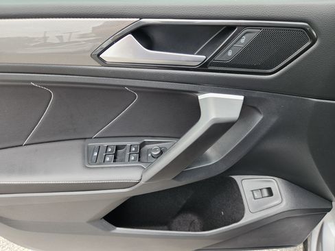 Certified 2024 Volkswagen Tiguan SE AWD/4WD image 17