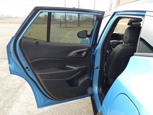 Used 2025 Chevrolet Trax ACTIV w/ Sunroof Package FWD image 33
