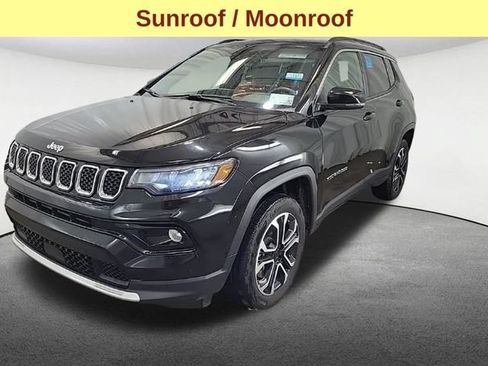 Used 2023 Jeep Compass Limited w/ Sun and Sound Group AWD/4WD image 4