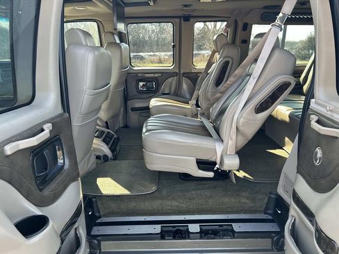 Used 2014 GMC Savana 1500 image 16