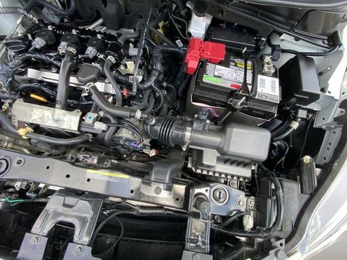 Used 2021 Nissan Versa SV image 29