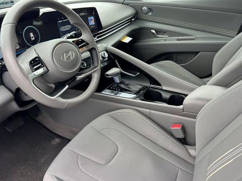 Used 2025 Hyundai Elantra SEL FWD image 13