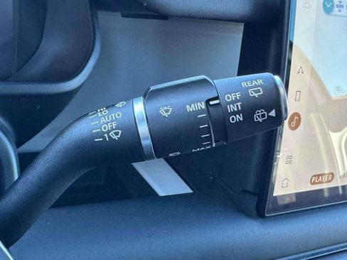 Used 2025 Land Rover Defender 110 S image 25