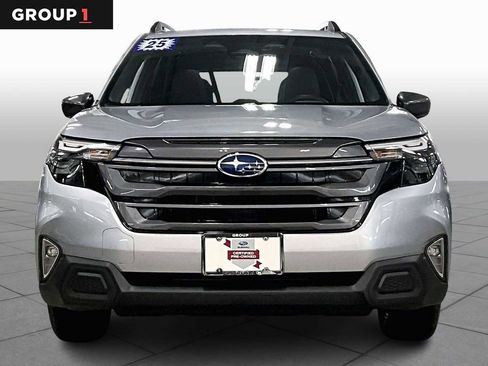 Used 2025 Subaru Forester Premium image 3