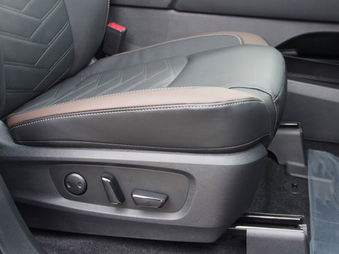 New 2025 Nissan Pathfinder Platinum w/ Cargo Package image 12