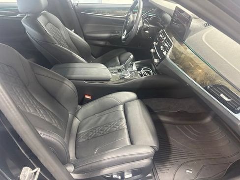 Used 2023 BMW 540i w/ Convenience Package RWD image 23