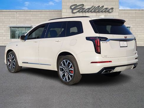 Used 2022 Cadillac XT6 Sport w/ Technology Package image 3