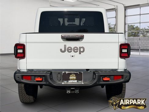 New 2025 Jeep Gladiator Mojave image 6