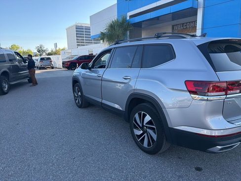 Used 2024 Volkswagen Atlas SE image 13