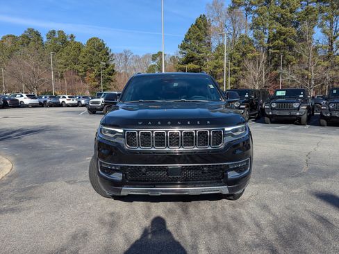 Used 2022 Jeep Wagoneer Series III w/ Premium Group I image 2