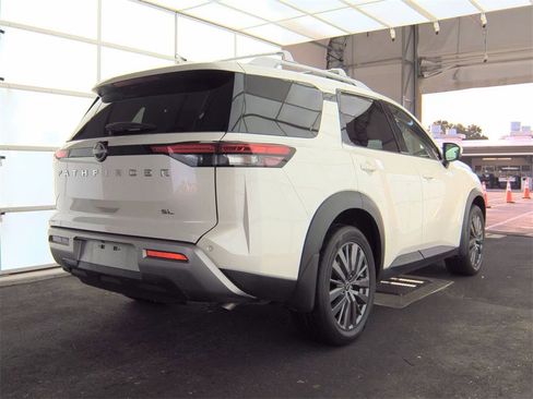 Used 2024 Nissan Pathfinder SL w/ SL Premium Package image 6