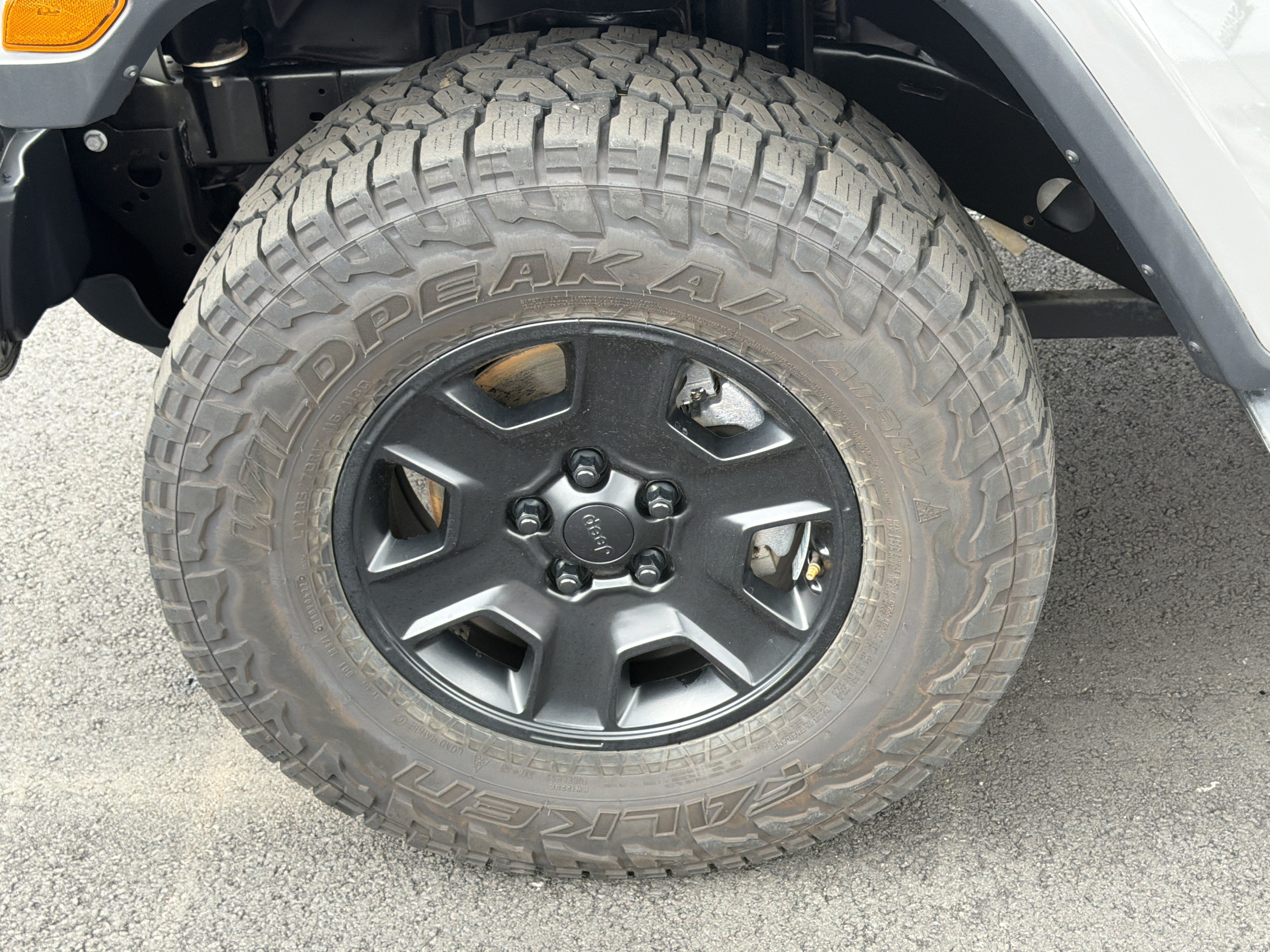 Used 2018 Jeep Wrangler Unlimited Sahara AWD/4WD image 11