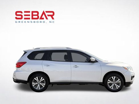 Used 2019 Nissan Pathfinder SL image 9