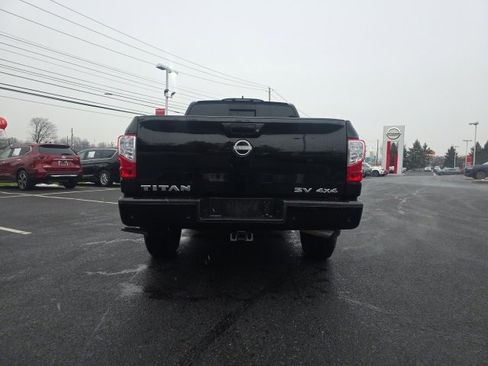 Certified 2024 Nissan Titan SV w/ SV Convenience Package image 6