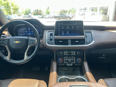 Used 2022 Chevrolet Suburban High Country w/ Premium Package AWD/4WD image 20
