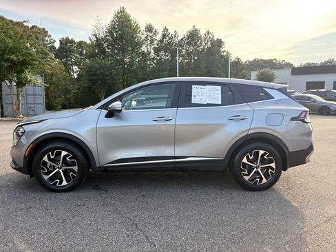 Used 2024 Kia Sportage EX FWD image 3