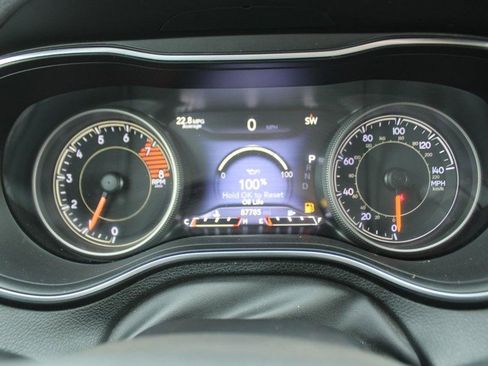 Used 2019 Jeep Cherokee Limited image 18