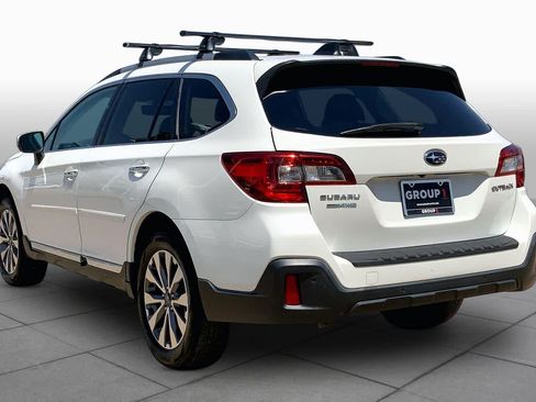 Used 2018 Subaru Outback 2.5i Touring w/ Popular Package #3 AWD/4WD image 12
