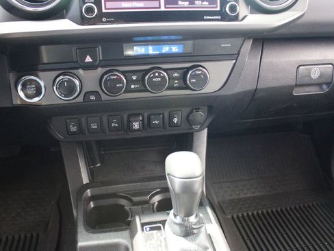 Used 2021 Toyota Tacoma TRD Off-Road w/ Technology Package AWD/4WD image 36