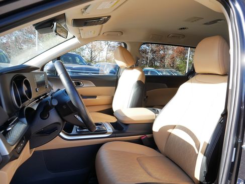 Certified 2024 Kia Carnival LX image 34