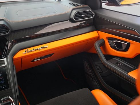 Used 2022 Lamborghini Urus AWD/4WD image 27