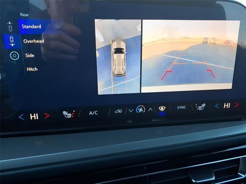 New 2026 Chevrolet Traverse LT w/ Sun and Wheel Package image 24