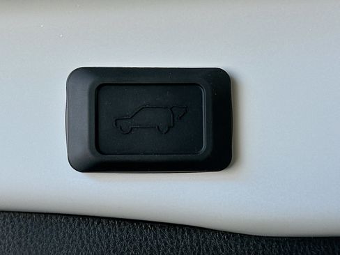 Used 2025 Toyota RAV4 XLE w/ Convenience Package image 31