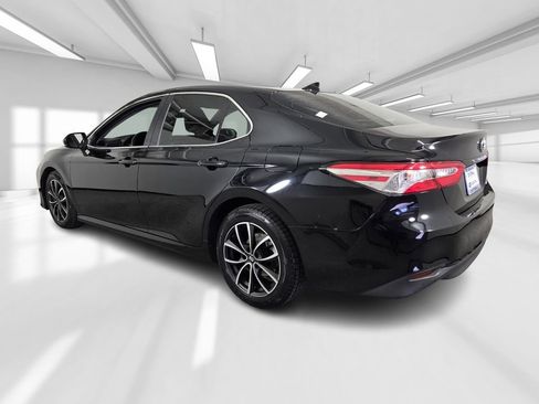 Used 2020 Toyota Camry LE FWD image 4