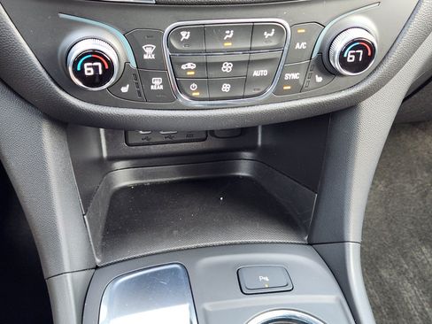 Used 2024 Chevrolet Equinox LT FWD image 14
