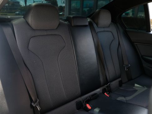 Used 2018 BMW M3 RWD image 18