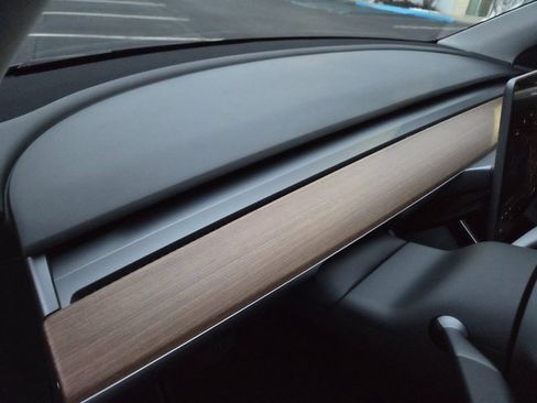 Used 2020 Tesla Model Y Long Range image 23