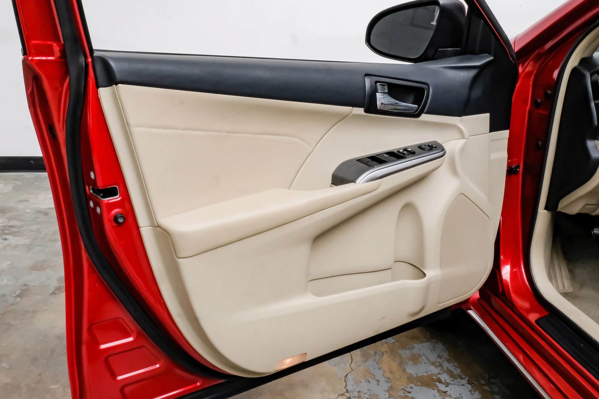 Used 2013 Toyota Camry XLE w/ Leather Pkg FWD image 39