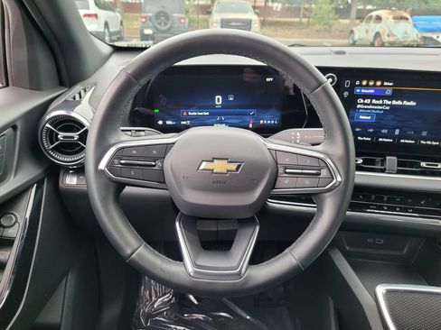 Used 2025 Chevrolet Equinox LT AWD/4WD image 17
