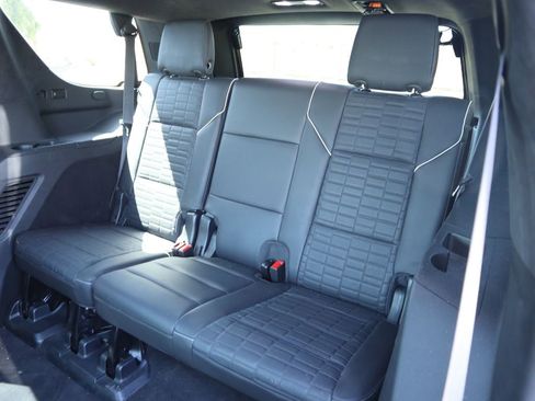 Used 2022 Cadillac Escalade Sport Platinum w/ LPO, ONYX Package AWD/4WD image 11