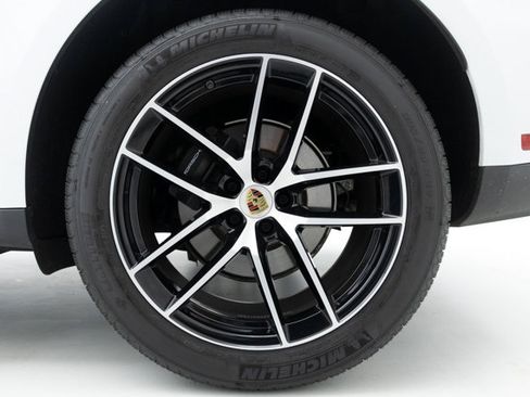 Used 2023 Porsche Macan AWD/4WD image 36