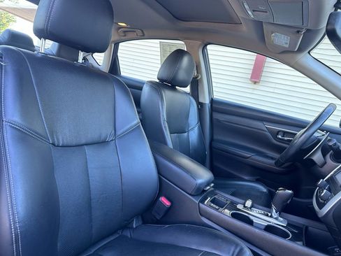 Used 2017 Nissan Altima 3.5 SL w/ 3.5SL Technology Package FWD image 18