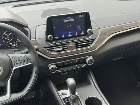 Used 2025 Nissan Altima 2.5 SV image 21