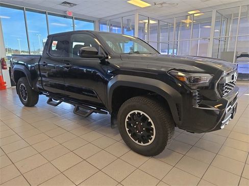 Used 2025 Toyota Tacoma TRD Off-Road image 2