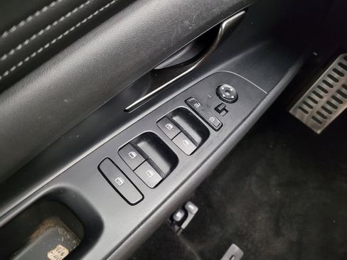 Used 2025 Hyundai Elantra Sport w/ Cargo Package FWD image 27