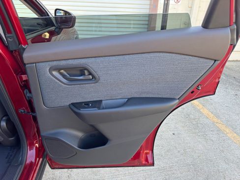 Used 2023 Nissan Rogue S FWD image 37