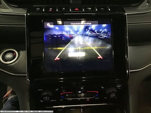 Used 2023 Jeep Grand Cherokee Altitude image 9