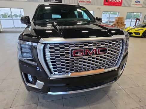 Used 2024 GMC Yukon XL Denali w/ Denali Reserve Package AWD/4WD image 3