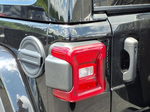 Used 2021 Jeep Wrangler Unlimited Sahara AWD/4WD image 9