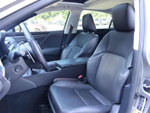 Used 2021 Lexus ES 300h w/ Premium Package FWD image 31