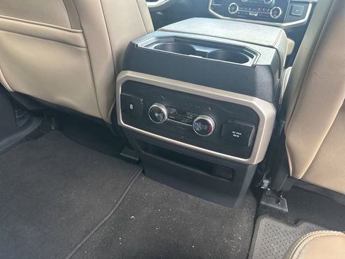 Used 2024 Ford Expedition Max XLT image 17