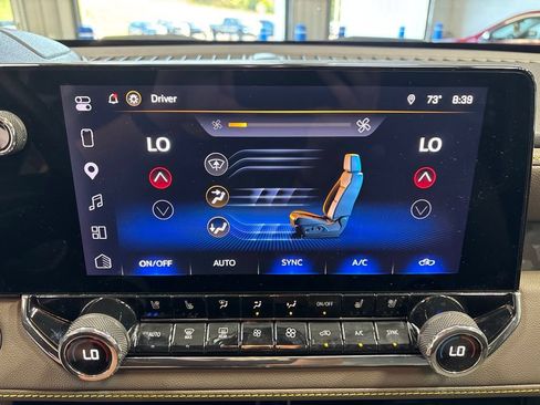 Used 2025 Chevrolet Colorado ZR2 w/ Technology Package AWD/4WD image 39