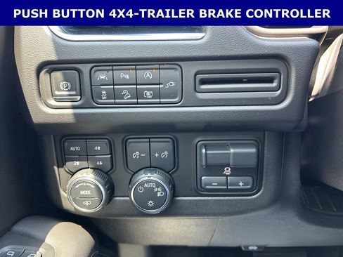 Used 2022 Chevrolet Suburban Z71 w/ Z71 Off-Road Package AWD/4WD image 16